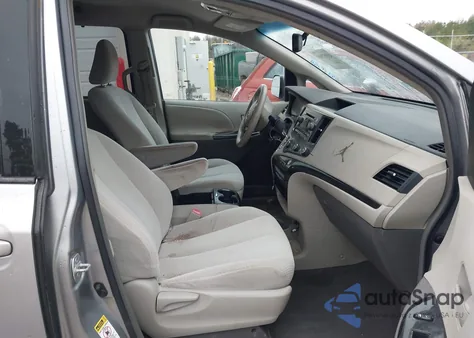 2011 Toyota Sienna Le V6 z USA, uszkodzony, nr VIN 5TDKK3DCXBS029191